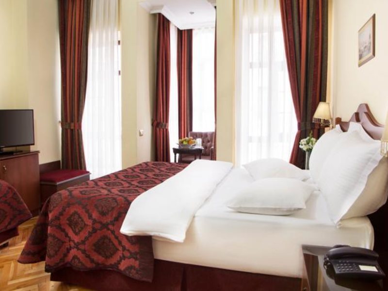 Amber Hotel (ех 158647
