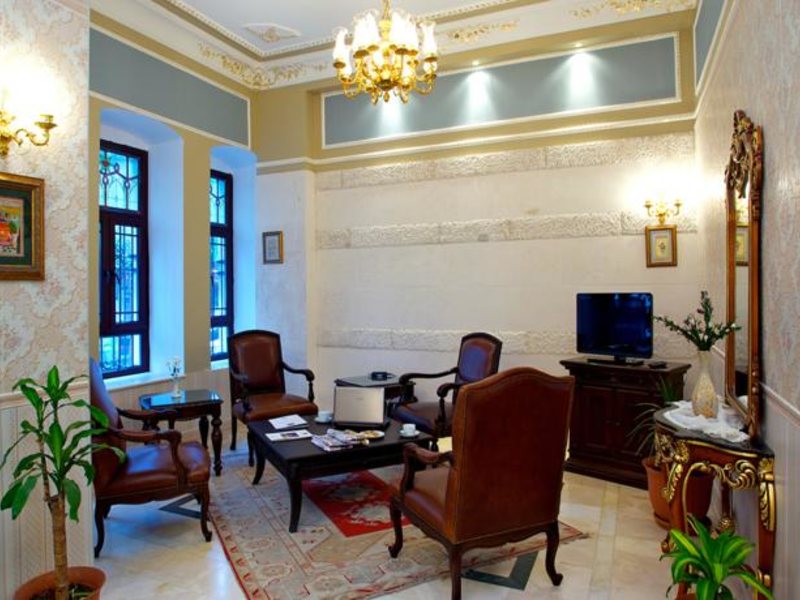 Amber Hotel (ех 158651