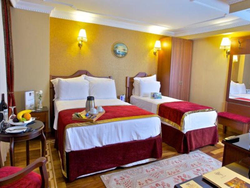 Amber Hotel (ех 158654