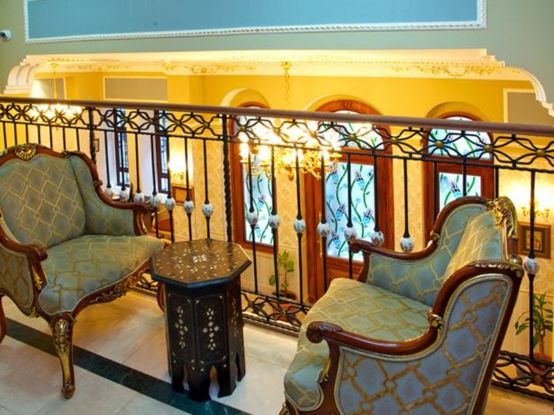 Amber Hotel (ех 158655