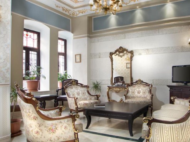 Amber Hotel (ех 158656