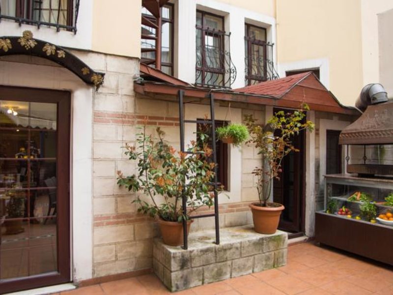 Amber Hotel (ех 158658