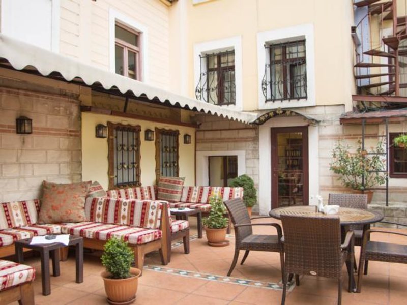 Amber Hotel (ех 158659