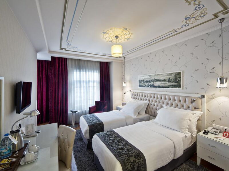 Amira Hotel 240240