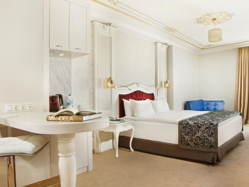 Amira Hotel 240241
