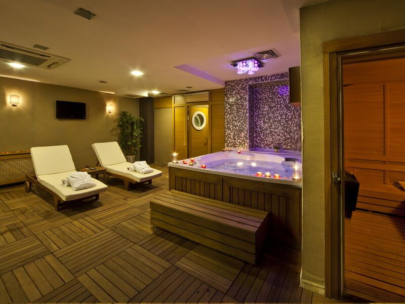 Amira Hotel 240250