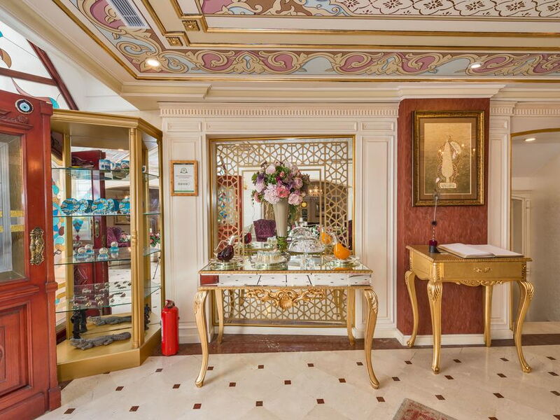 Amiral Palace Hotel 182526