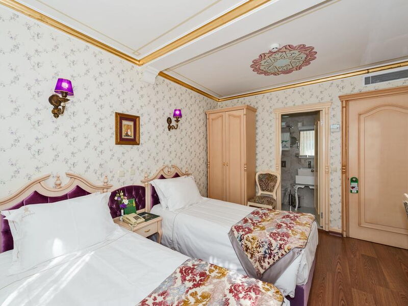 Amiral Palace Hotel 182530
