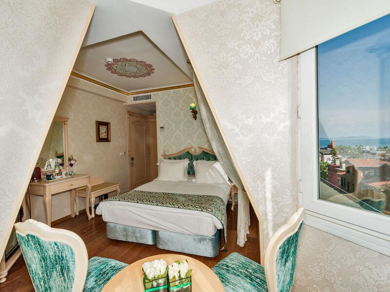 Amiral Palace Hotel 182531