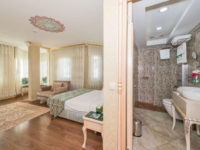 Amiral Palace Hotel 182532