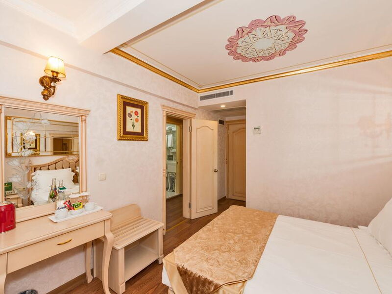 Amiral Palace Hotel 182534