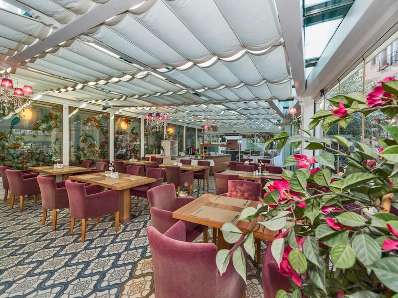 Amiral Palace Hotel 182535