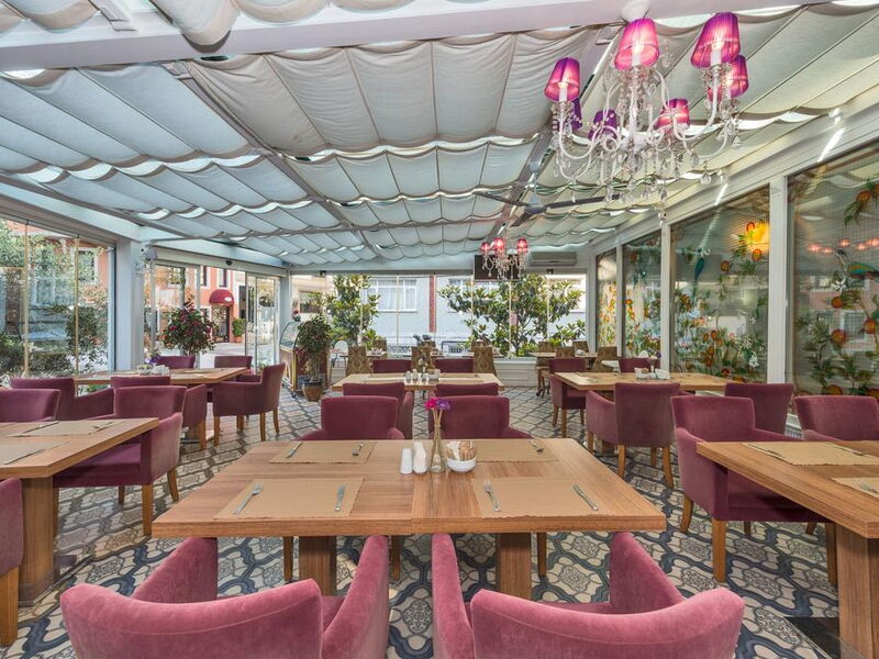 Amiral Palace Hotel 182536