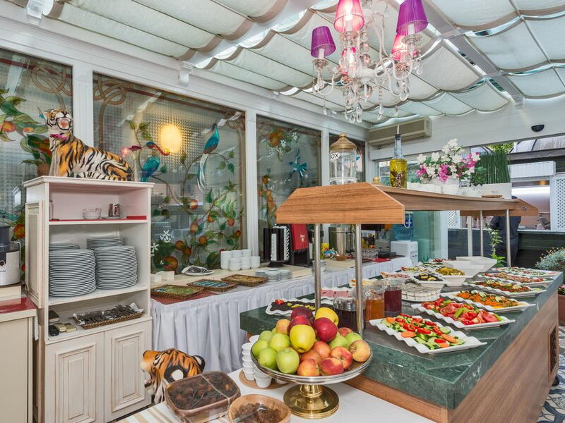 Amiral Palace Hotel 182539