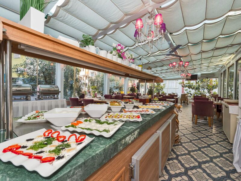 Amiral Palace Hotel 182542
