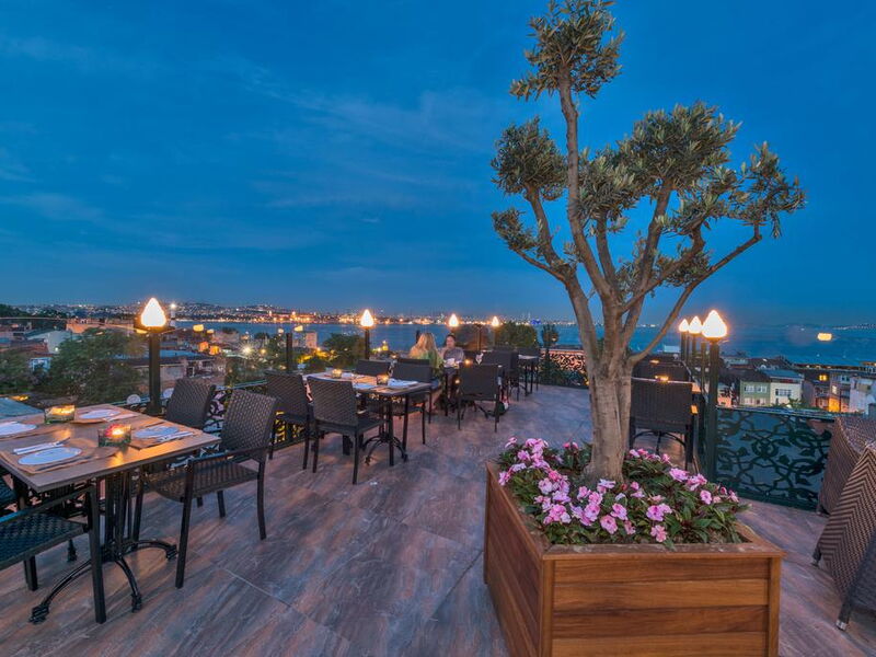 Amiral Palace Hotel 182543