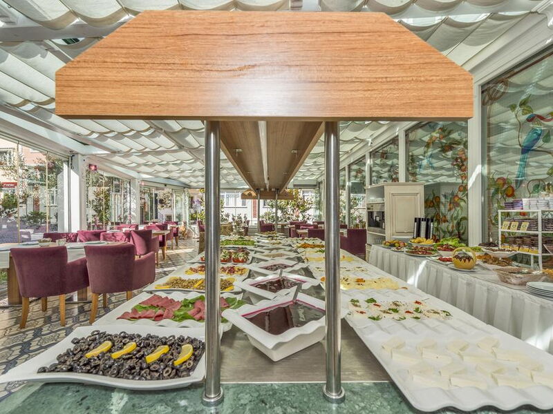 Amiral Palace Hotel 182552