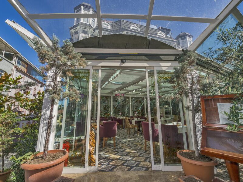 Amiral Palace Hotel 182555
