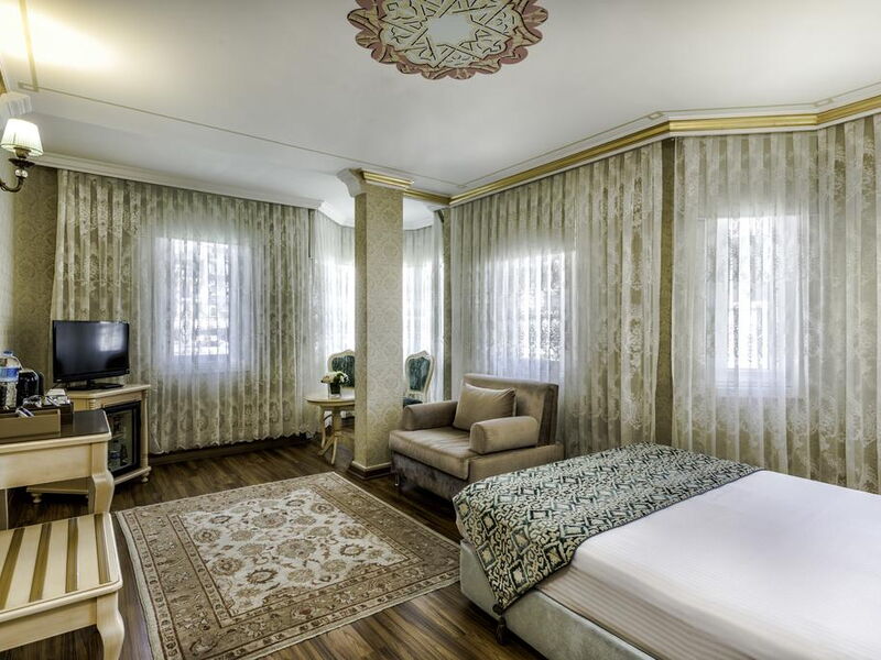 Amiral Palace Hotel 294387