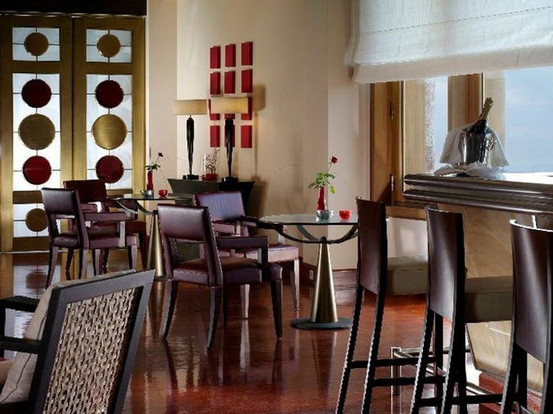 Amphitryon Hotel 256775