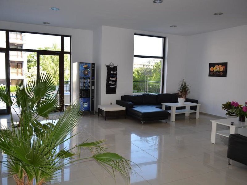 Amphora Palace  163512