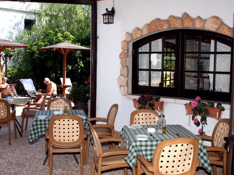 Anais Bay Hotel & Apts 99802