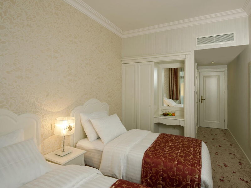 And Hotel  240271