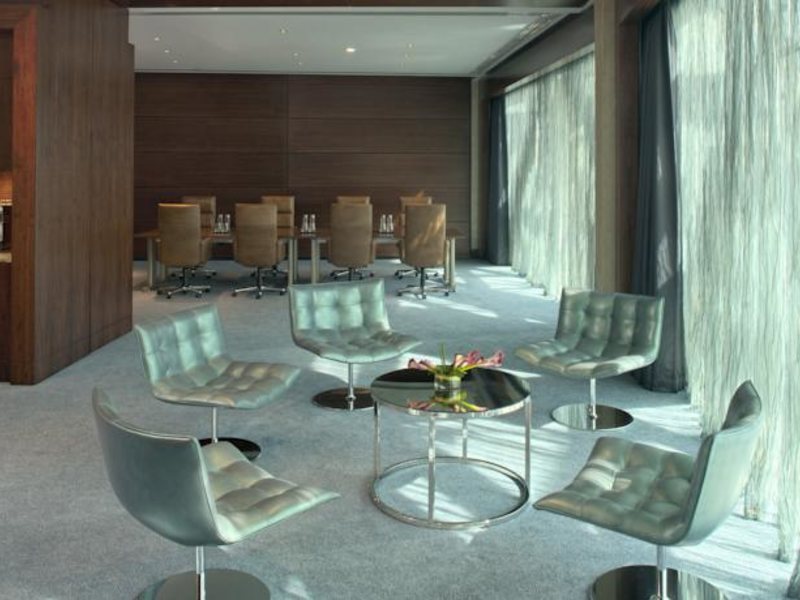 Andaz Capital Gate Abu Dhabi (ех 132540