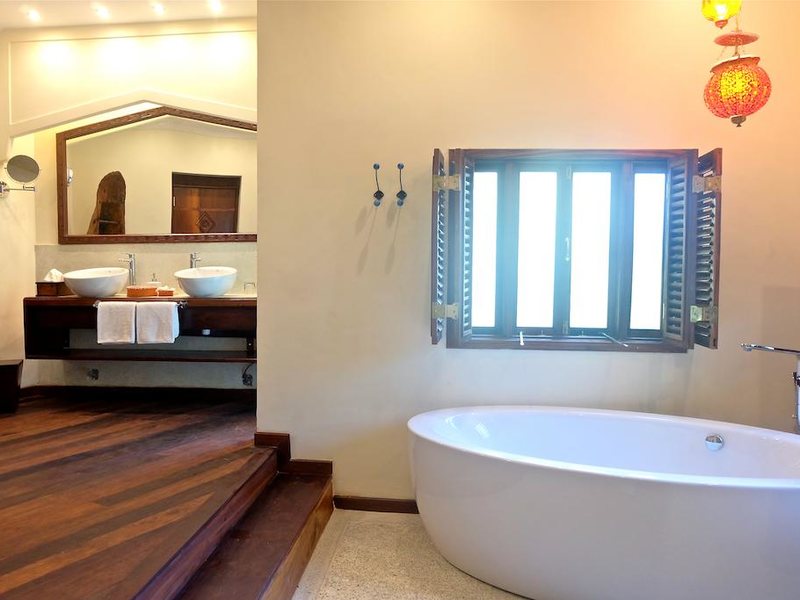 Anna of Zanzibar 228800