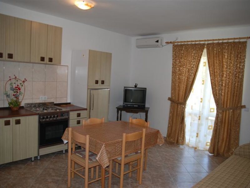 Apartments Fanfani 69402