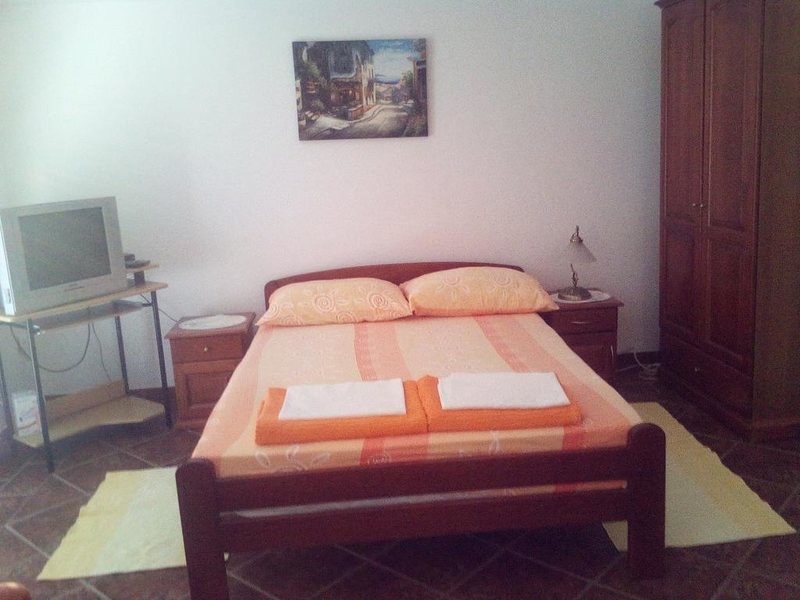 Apartments Mirovic 307276