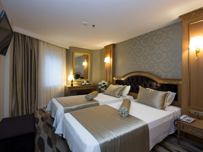 Aprilis Hotel 303899