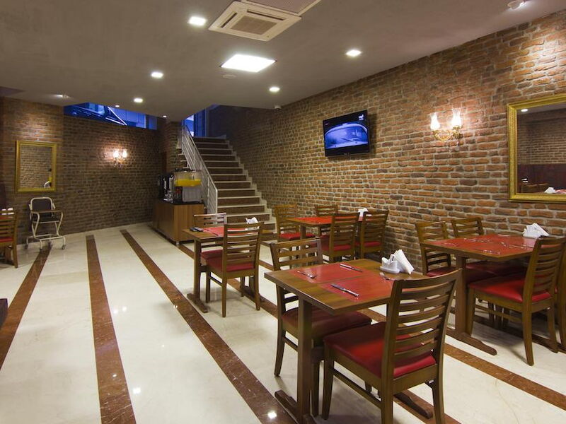 Aprilis Hotel 303901