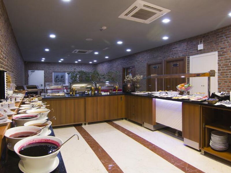 Aprilis Hotel 303902