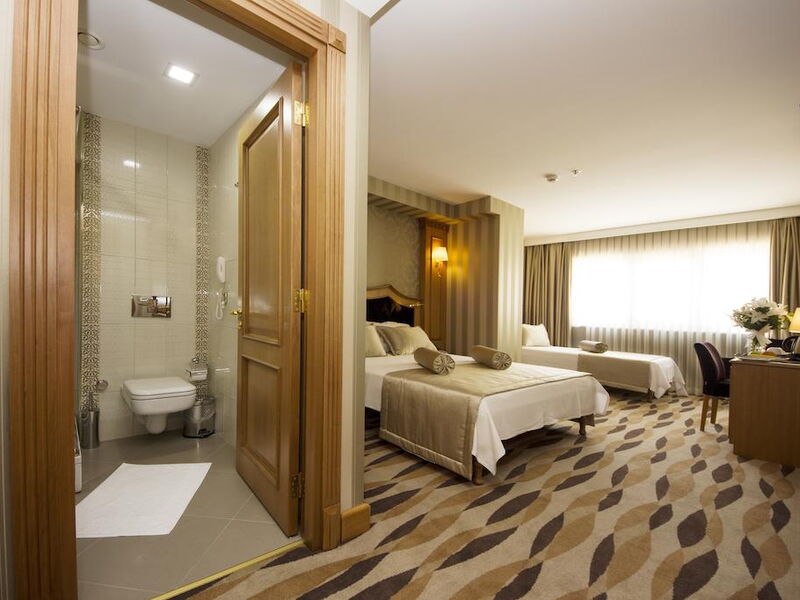Aprilis Hotel 303904