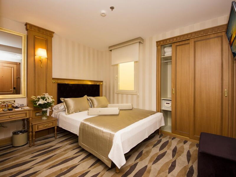Aprilis Hotel 303905