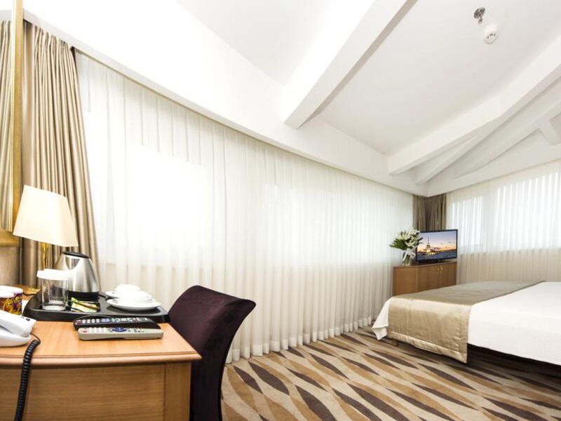 Aprilis Hotel 303907