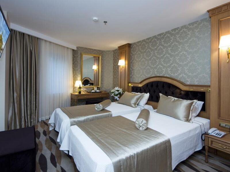 Aprilis Hotel 303908