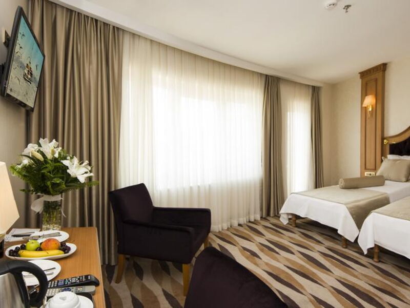 Aprilis Hotel 303909