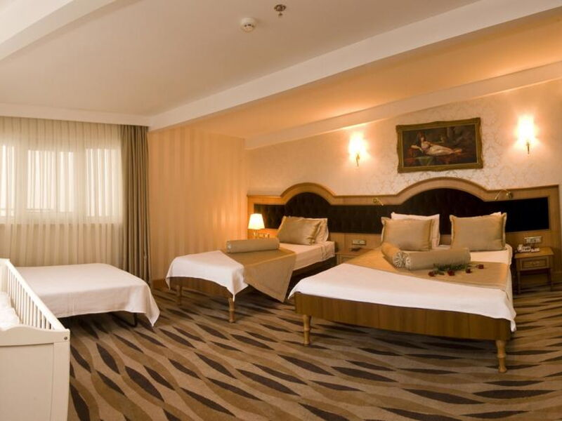 Aprilis Hotel 303912