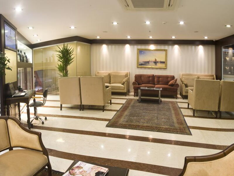 Aprilis Hotel 303913