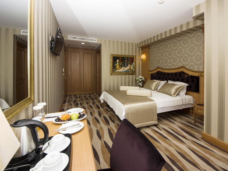Aprilis Hotel 303916
