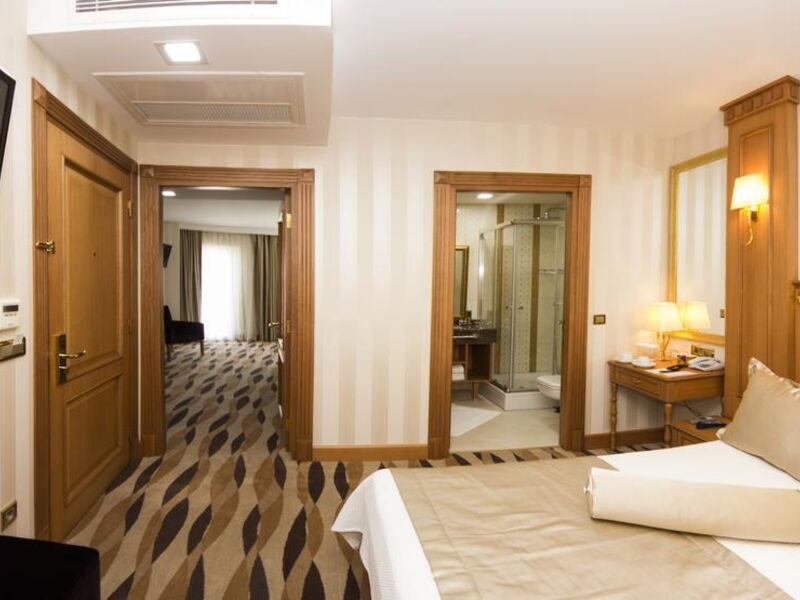 Aprilis Hotel 303920