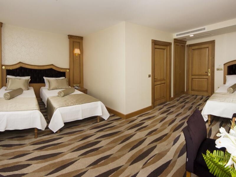 Aprilis Hotel 303927