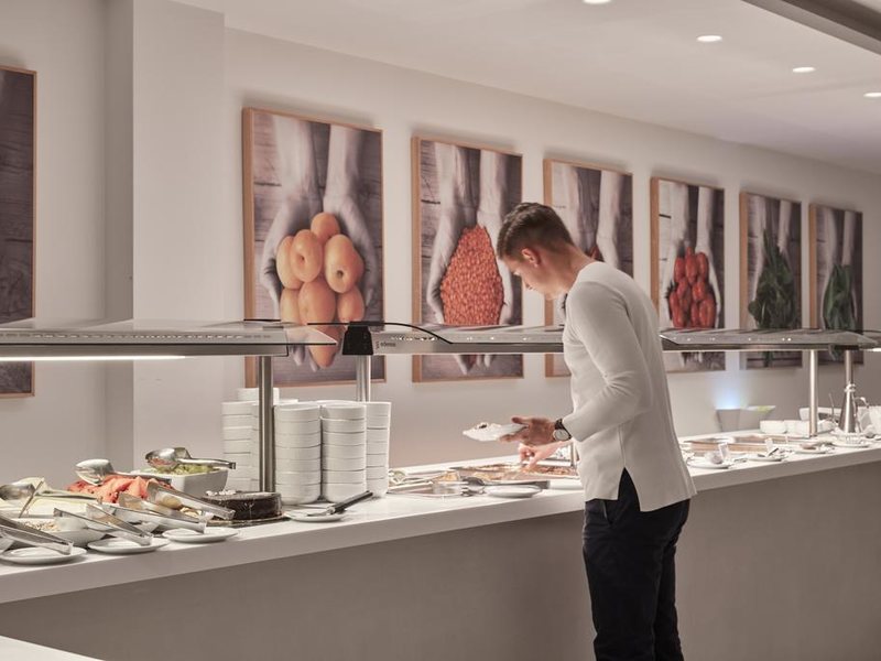 Aqua Blue Hotel  283040