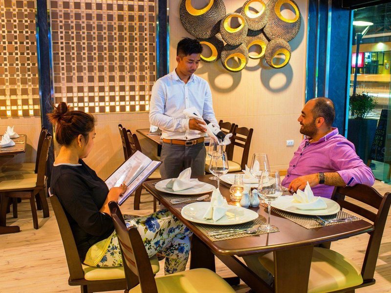 Araya Beach Hotel Patong 197368