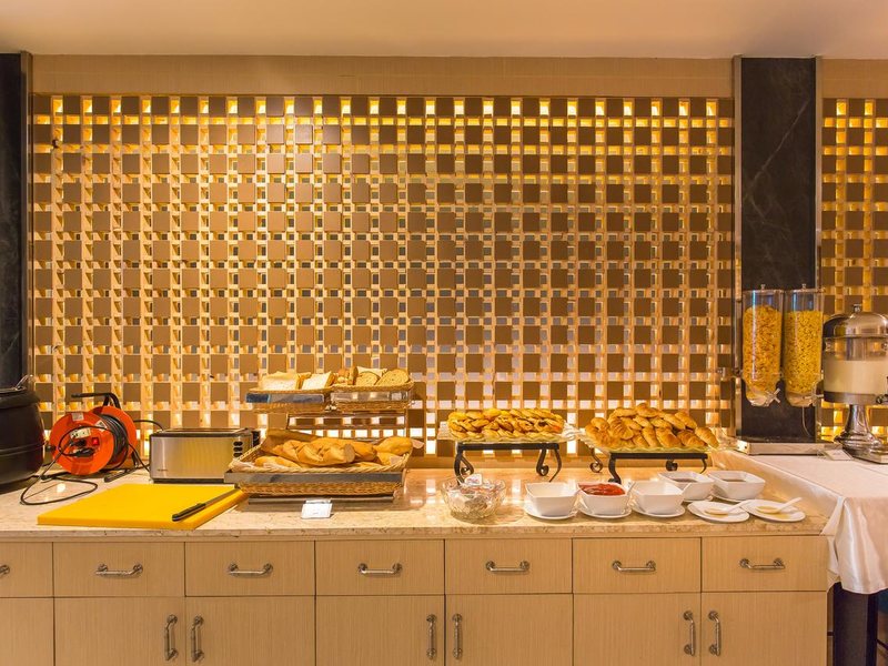 Araya Beach Hotel Patong 197375