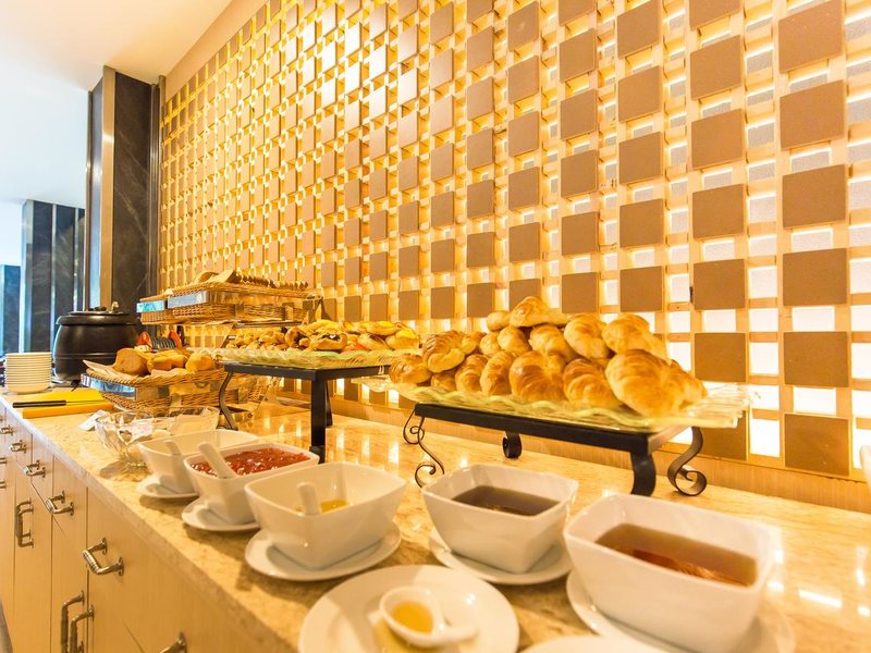 Araya Beach Hotel Patong 197378