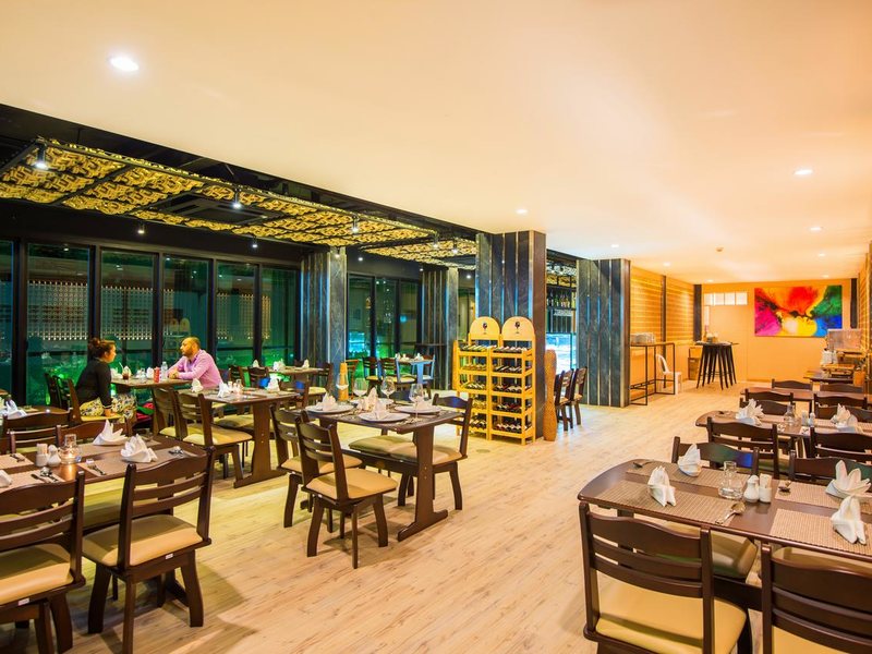 Araya Beach Hotel Patong 197390