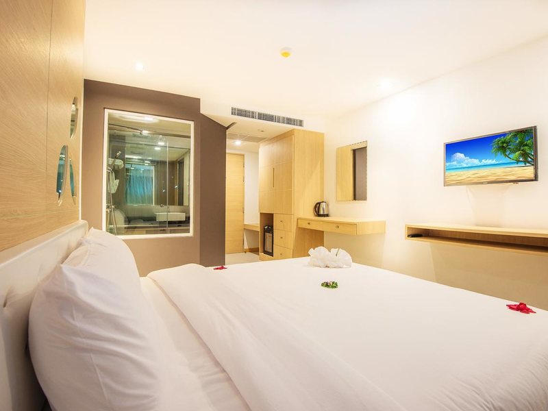 Araya Beach Hotel Patong 197395